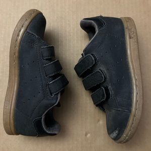 7.5 toddler Stan Smith Adidas Sneakers in dark grey